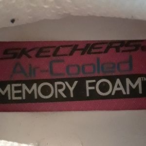 Skechers Shoes - Lightly used size 9 1/2 memory foam Skechers Skechers Shoes - Lightly used size 9 1/2 memory foam Skechers